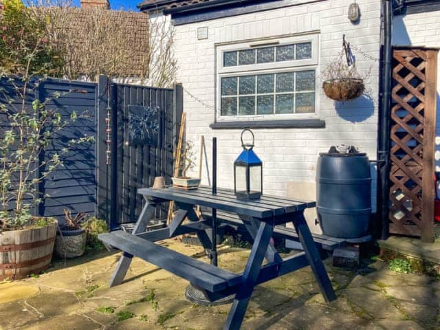 Outdoor | Sunny Meadow Cottage, Sudbury