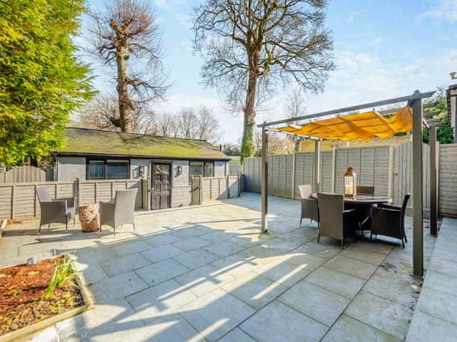 Patio | Woodcutter Cabin - Beechlawn Holidays, Leatherhead