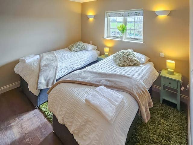 Second bedroom with en-suite, can be setup as 2 singles or king sized bed | Stone Cottage, Maltfield, near Wedmore