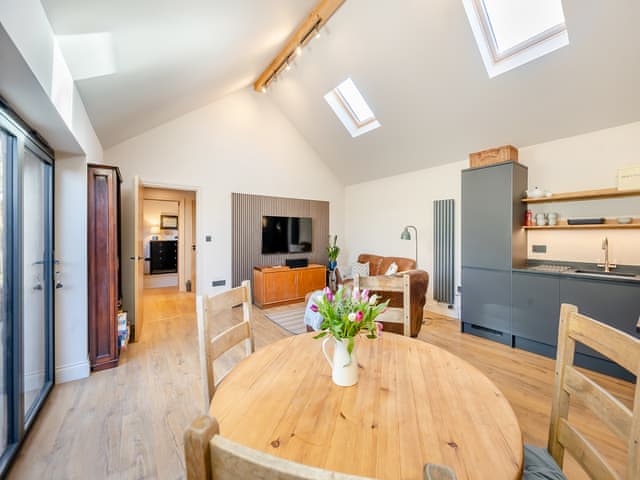 Open plan living space | Maple Barn, Eye