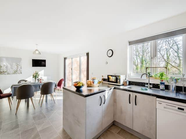 Kitchen | Peninsula SuitesThe Tors, Tavistock