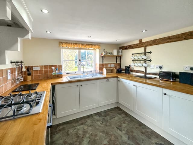 Kitchen | Poona Cottage, Cadnam, near Southampton