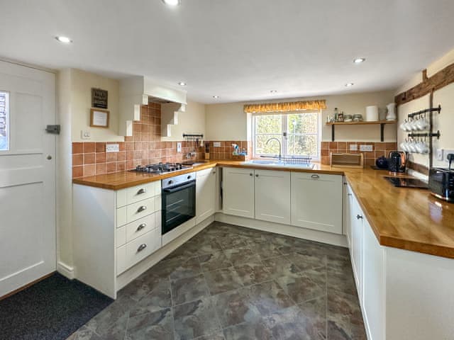 Kitchen | Poona Cottage, Cadnam, near Southampton