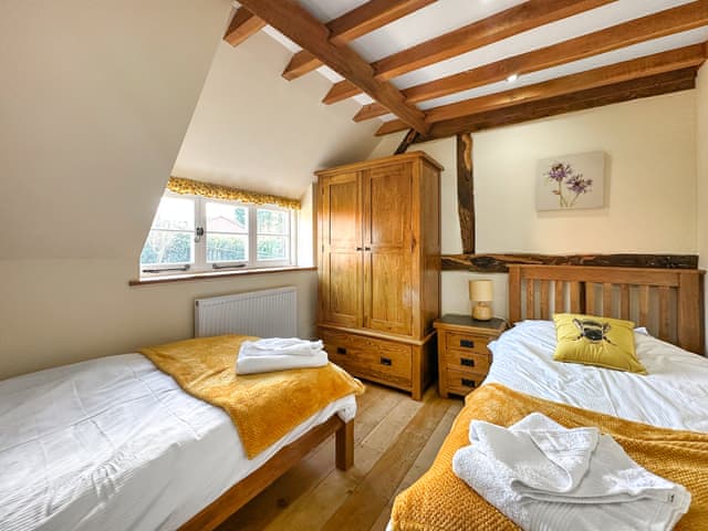 Twin bedroom | Poona Cottage, Cadnam, near Southampton