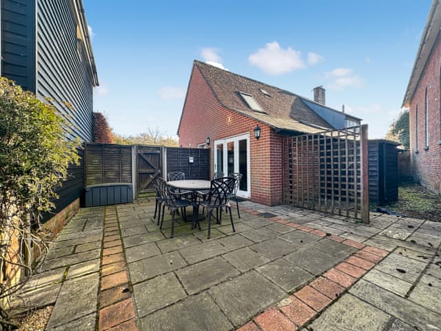 Sitting-out-area | Poona Cottage, Cadnam, near Southampton