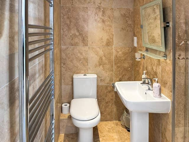 Bathroom | Woodside Cottage - Grewelthorpe Getaways, Grewelthorpe, near Masham