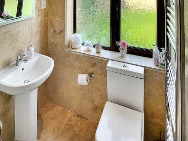 Bathroom | Woodside Cottage - Grewelthorpe Getaways, Grewelthorpe, near Masham