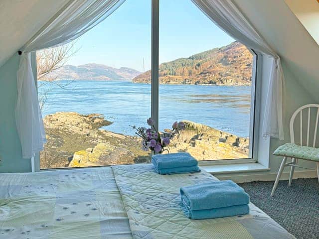 Double bedroom | The House On The Slip - Lochside Retreat, Kylerhea