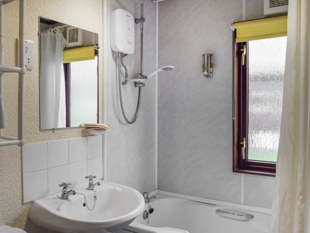 Bathroom | Woodpecker Lodge - Swans Rest, Singleton, near Poulton-Le-Fylde