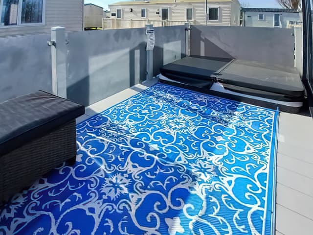 Decking | Serenity, Ingoldmells