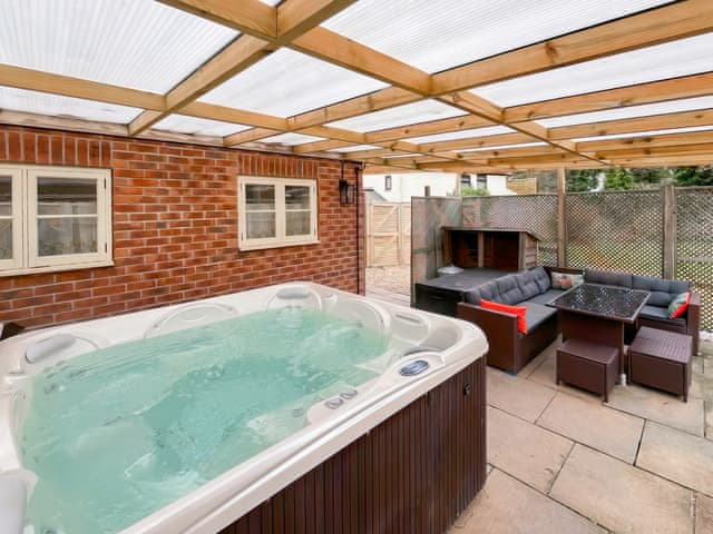 Hot tub | Butterfly Cottage, Maltby Le Marsh, near Mablethorpe