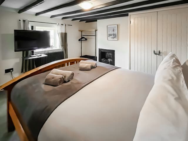 Double bedroom | Butterfly Cottage, Maltby Le Marsh, near Mablethorpe