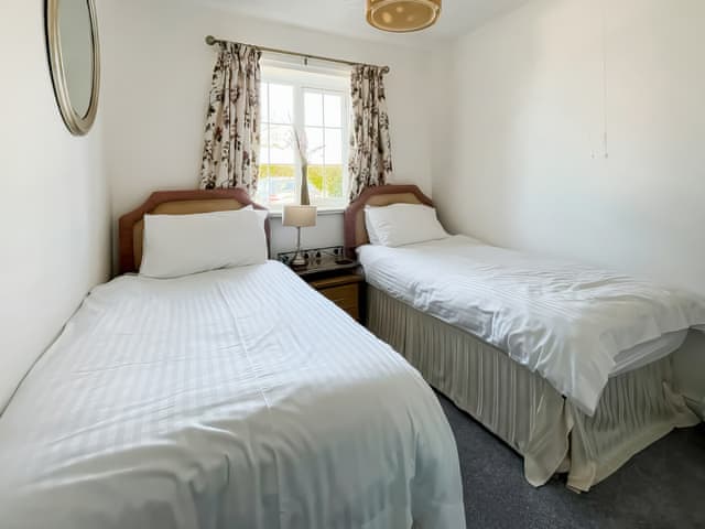 Twin bedroom | Bramble - The Country Cottages, Burgh le Marsh