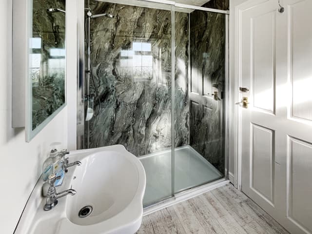 Shower room | Cherry - The Country Cottages, Burgh le Marsh