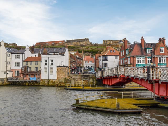 Surrounding area | Swingbridge Lookout, Whitby