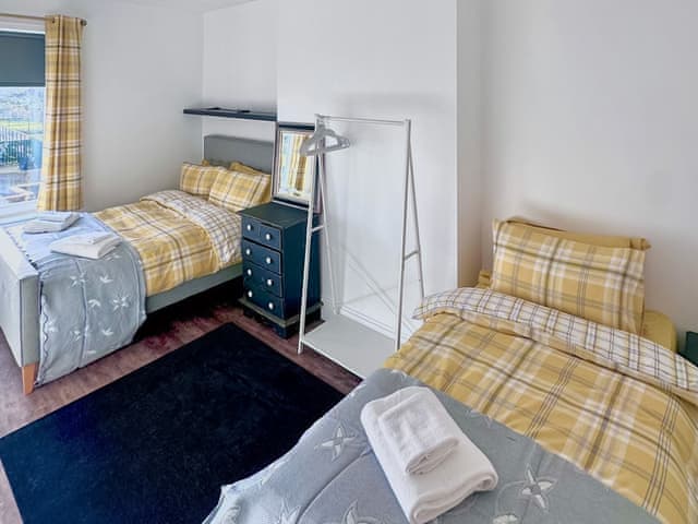 Twin bedroom | Follonsby Foal Cottage, East Boldon, near Newcastle
