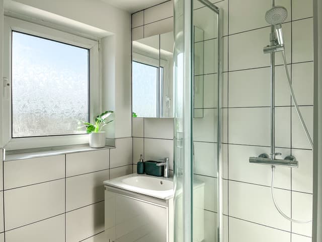 Bathroom | Paddock Cottage, Monyash, near Bakewell