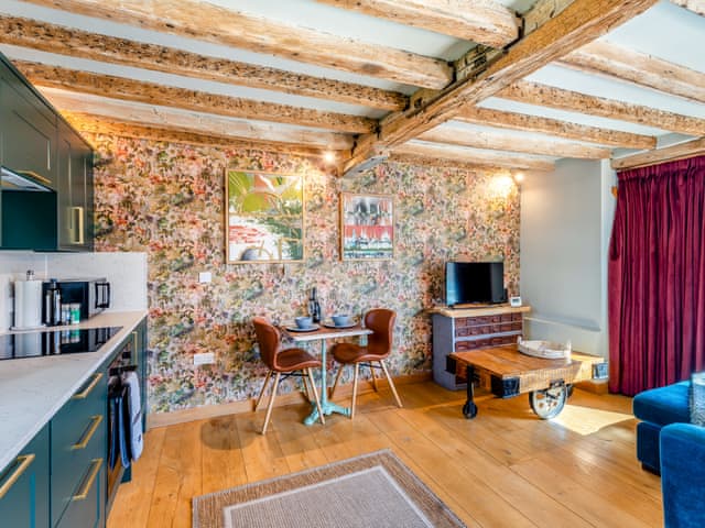 Open plan living space | The Manor Pen - New Shelve Farm Holidays - New Shelve Farm Holidays, Lenham, near Maidstone