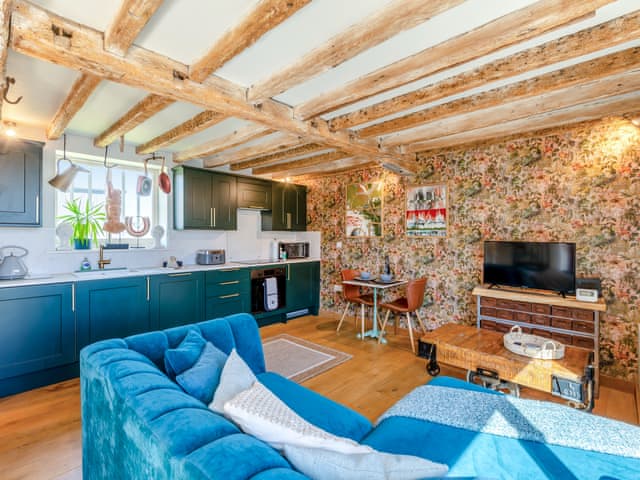 Open plan living space | The Manor Pen - New Shelve Farm Holidays - New Shelve Farm Holidays, Lenham, near Maidstone
