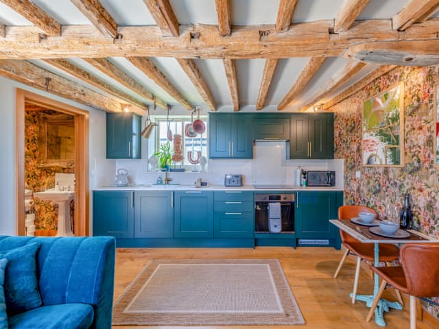 Open plan living space | The Manor Pen - New Shelve Farm Holidays - New Shelve Farm Holidays, Lenham, near Maidstone