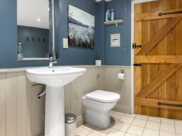 Bathroom | Primrose Cottage - Low Penhowe, Burythorpe, near Malton