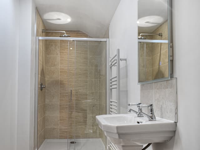 Bathroom | Bumblebee Cottage - Goldburn Barns, Okehampton