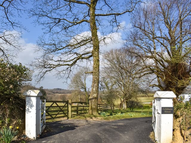 Driveway | Beech cottage - Goldburn Barns, near Okehampton