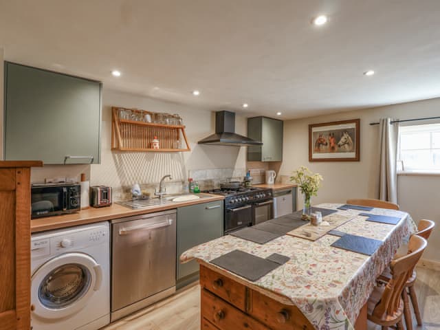 Kitchen/diner | The Old Tack Room - Hoopers Holidays, Tilshead