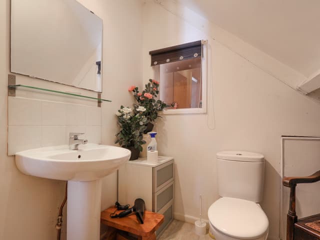 Bathroom | The Old Tack Room - Hoopers Holidays, Tilshead
