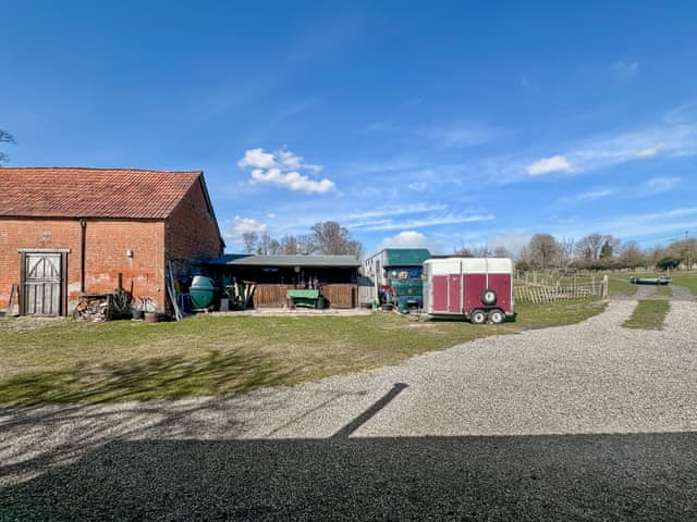 Exterior | The Old Tack Room - Hoopers Holidays, Tilshead