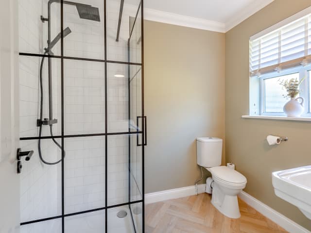 Bathroom | Herons Nest - Everglades Caravan Park and Lodges, Denver, King’s Lynn