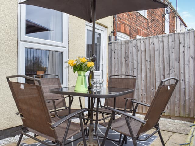 Sitting-out-area | Kathys Cottage, Kings Lynn