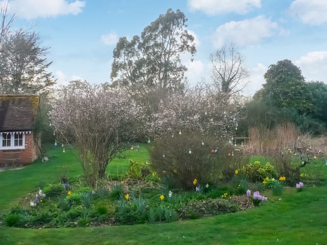 Garden | Cottage 5 - Oaklands Farm, East Tytherley