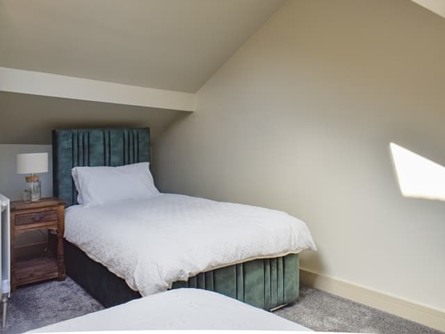 Twin bedroom | Brun Cottage, Worsthorne