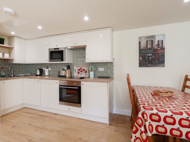Open plan living space | Court Cottage - Little Court Cottages, Gloucester