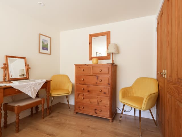 Double bedroom | Court Cottage - Little Court Cottages, Gloucester