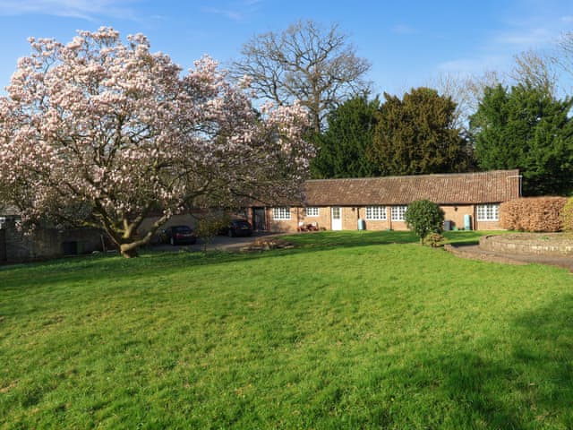 Garden and grounds | Court Cottage - Little Court Cottages, Gloucester