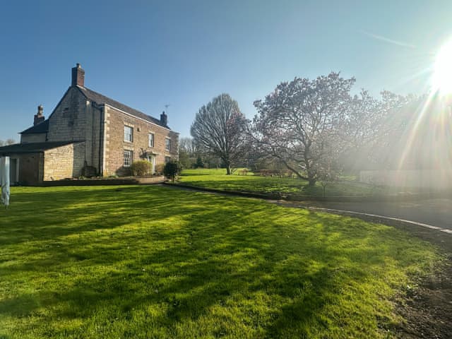 Garden and grounds | Court Cottage - Little Court Cottages, Gloucester