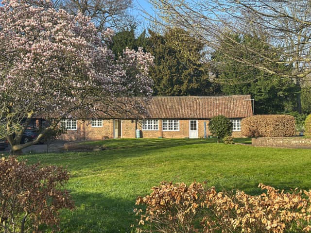 Garden and grounds | Little Cottage - Little Court Cottages, Gloucester