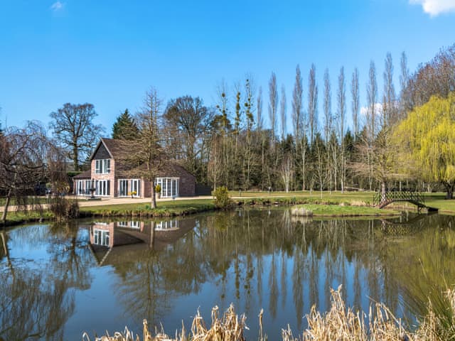 Garden and grounds | Anglers Haven - Everglades Caravan Park and Lodges, Denver, King&rsquo;s Lynn