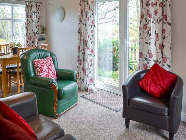 Living room/dining room | Red Oaks, York