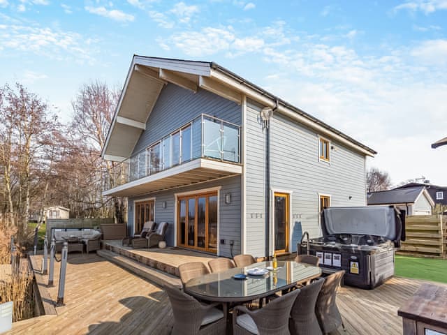 Decking | Malibu Lakehouse, Pentney Lakes
