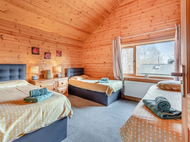 Triple bedroom | Malibu Lakehouse, Pentney Lakes