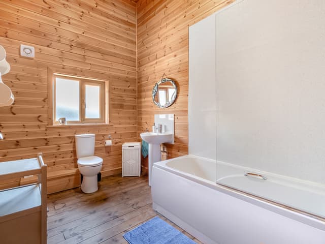 Bathroom | Malibu Lakehouse, Pentney Lakes