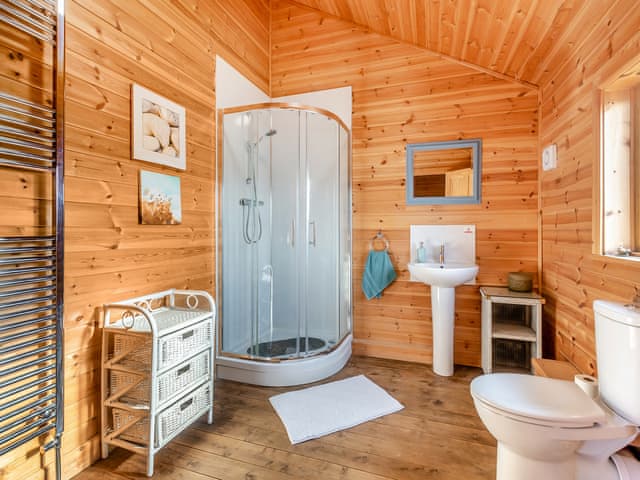 Bathroom | Malibu Lakehouse, Pentney Lakes