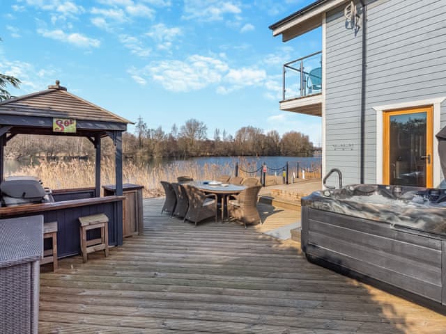 Decking | Malibu Lakehouse, Pentney Lakes