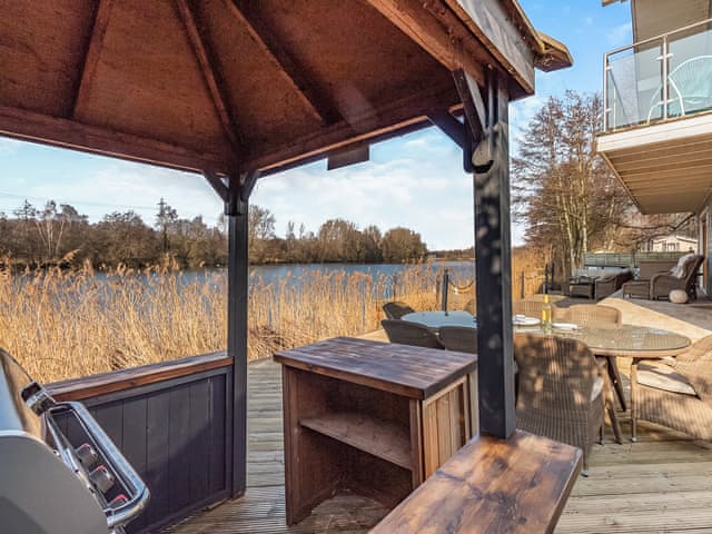 Decking | Malibu Lakehouse, Pentney Lakes