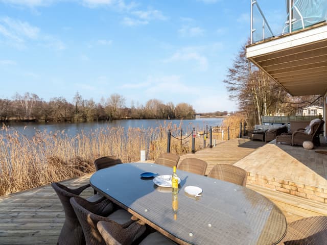 Decking | Malibu Lakehouse, Pentney Lakes