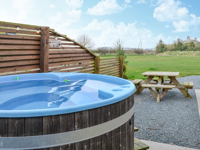 Hot tub | Mischief - Kelk Beck Glamping, Kelk, near Driffield
