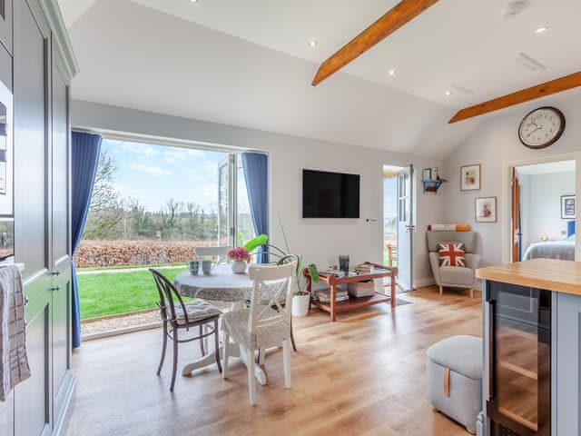 Open plan living space | The Lodge at Edenbridge, Shepton Mallet